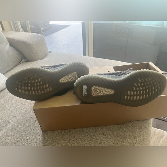 adidas Yeezy Boost 350 V2 Beluga 2.0 - Picture 5 of 9
